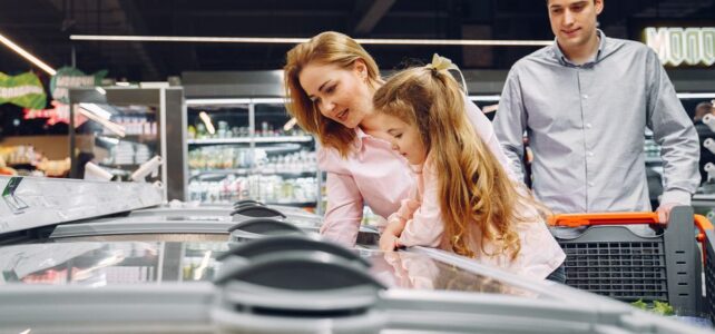 Efficiënte vriescellen voor de horeca: ontwerp en gebruik Een moderne vriescel in een horecakeuken, ideaal voor voedselopslag en efficiënt gebruik.
